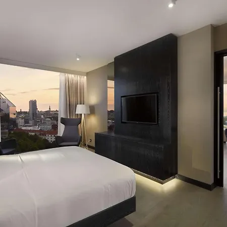 ホテル ヒルトン パーク 4*